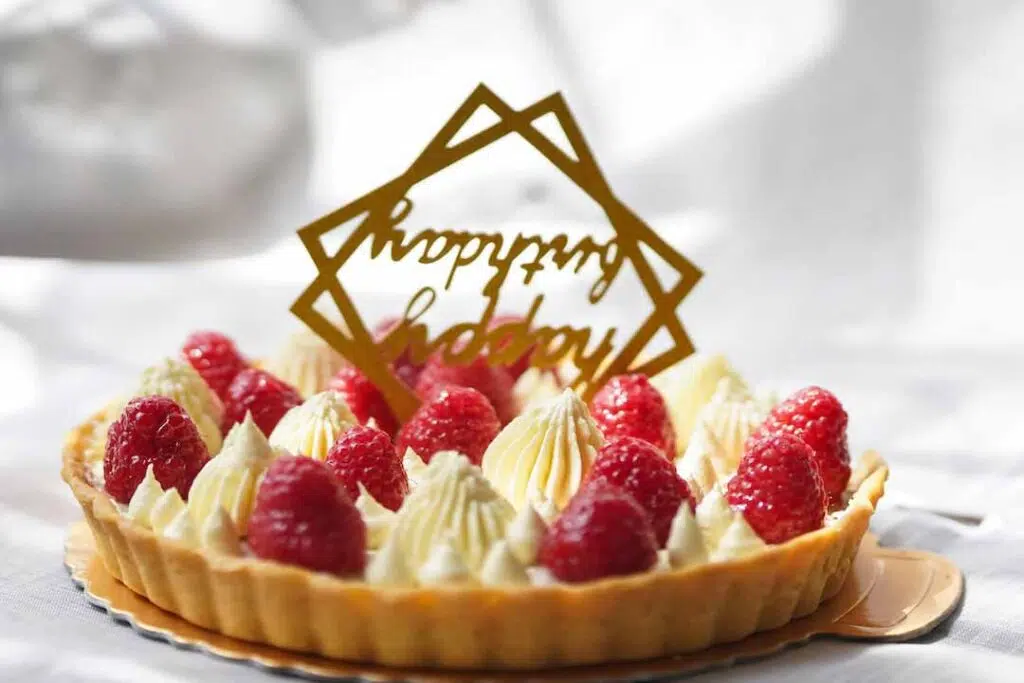 Baked Strawberry birthday cake - Free birthday cake images