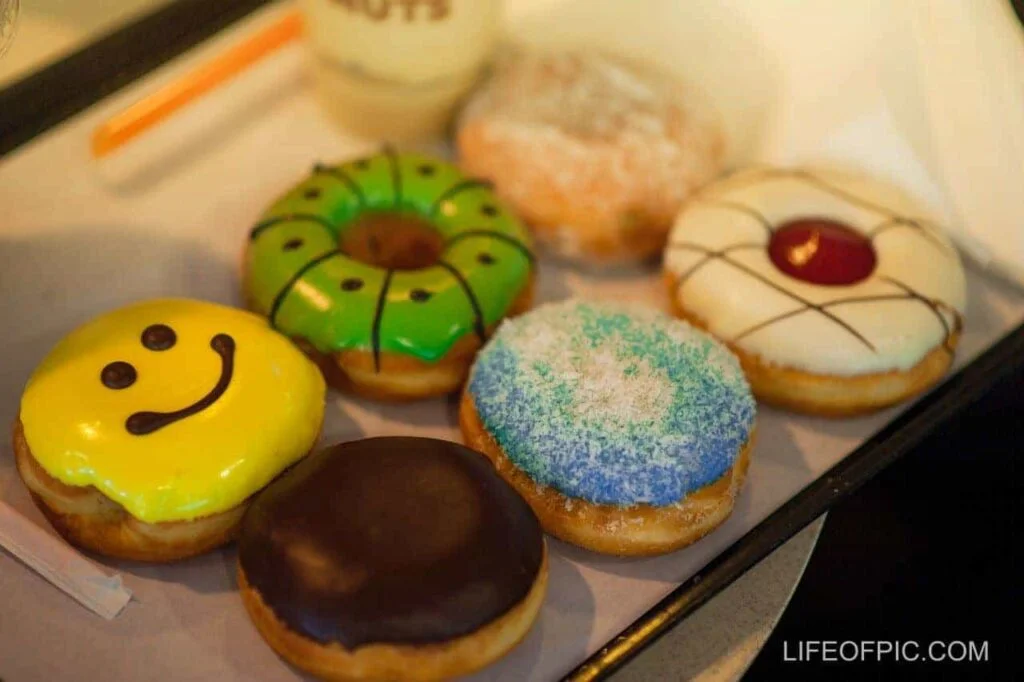 Shallow Focus Photography of Assorted Flavoured Donuts - Donuts Images